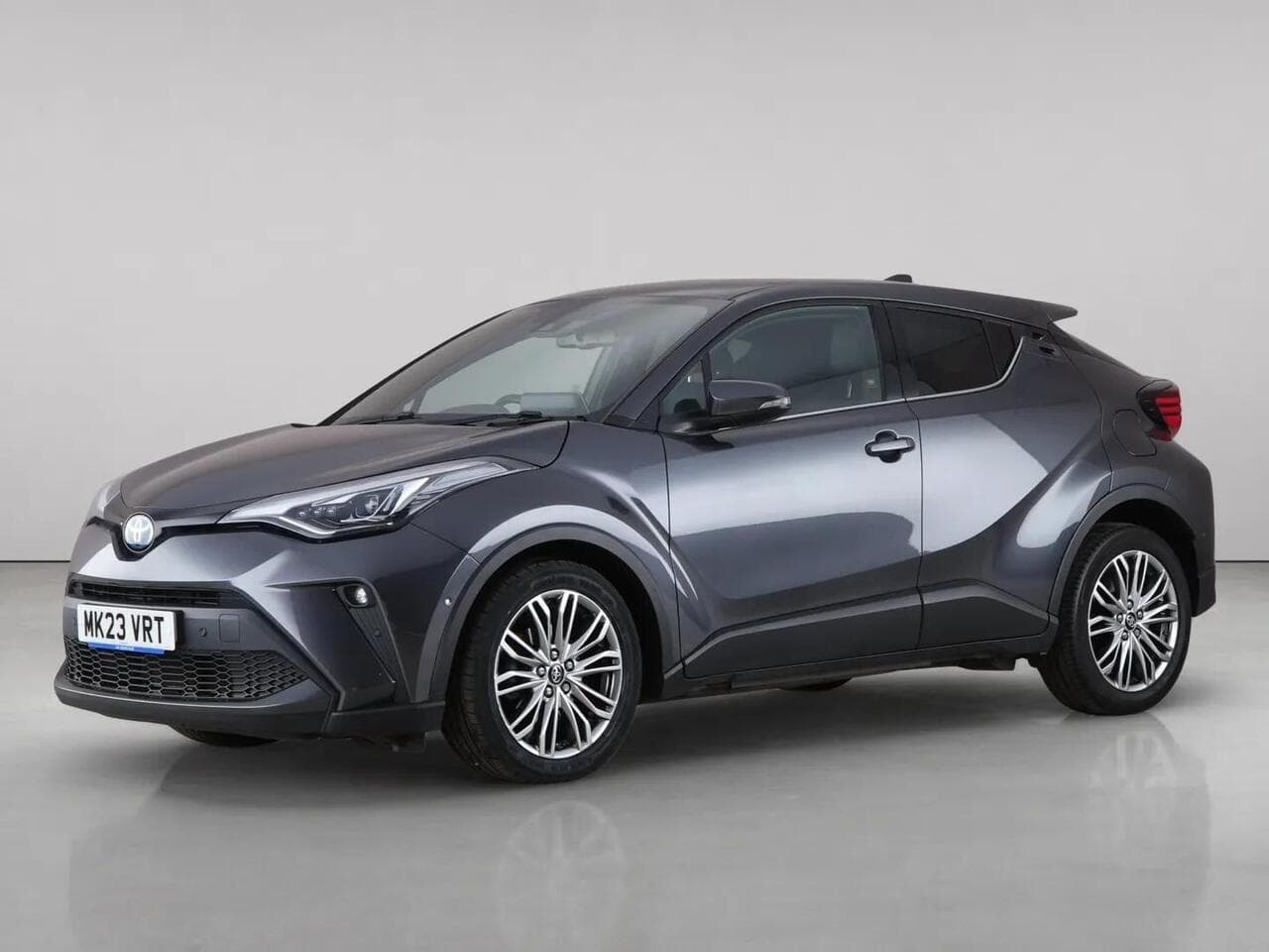 Toyota C-HR thumbnail Front Left
