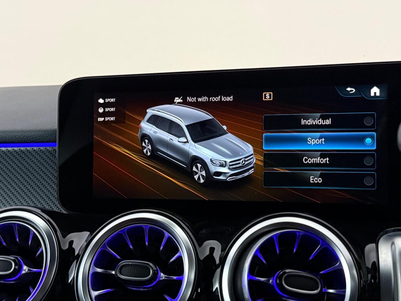 Mercedes-Benz GLB thumbnail Infotainment System