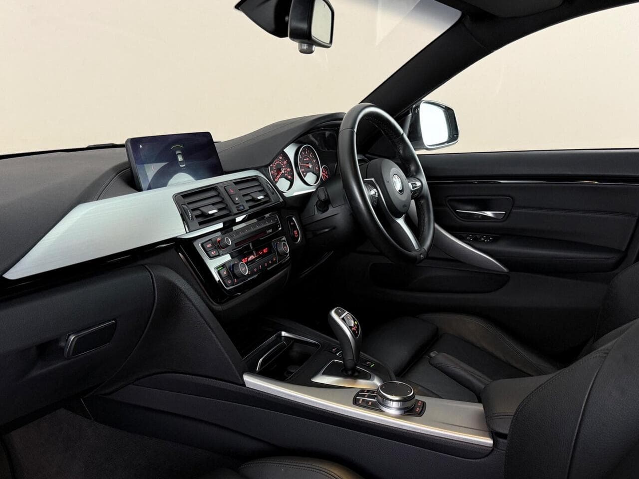 BMW 4 Series Gran Coupe thumbnail Interior Front