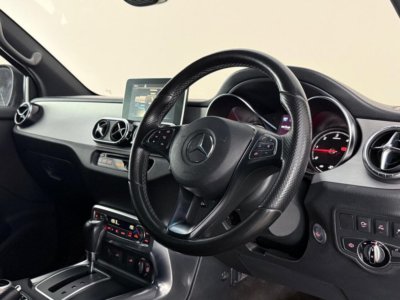 Mercedes-Benz X Class thumbnail Interior Front