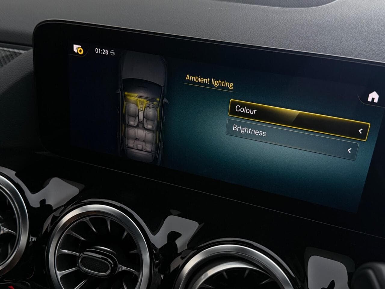 Mercedes-Benz GLA thumbnail Infotainment System