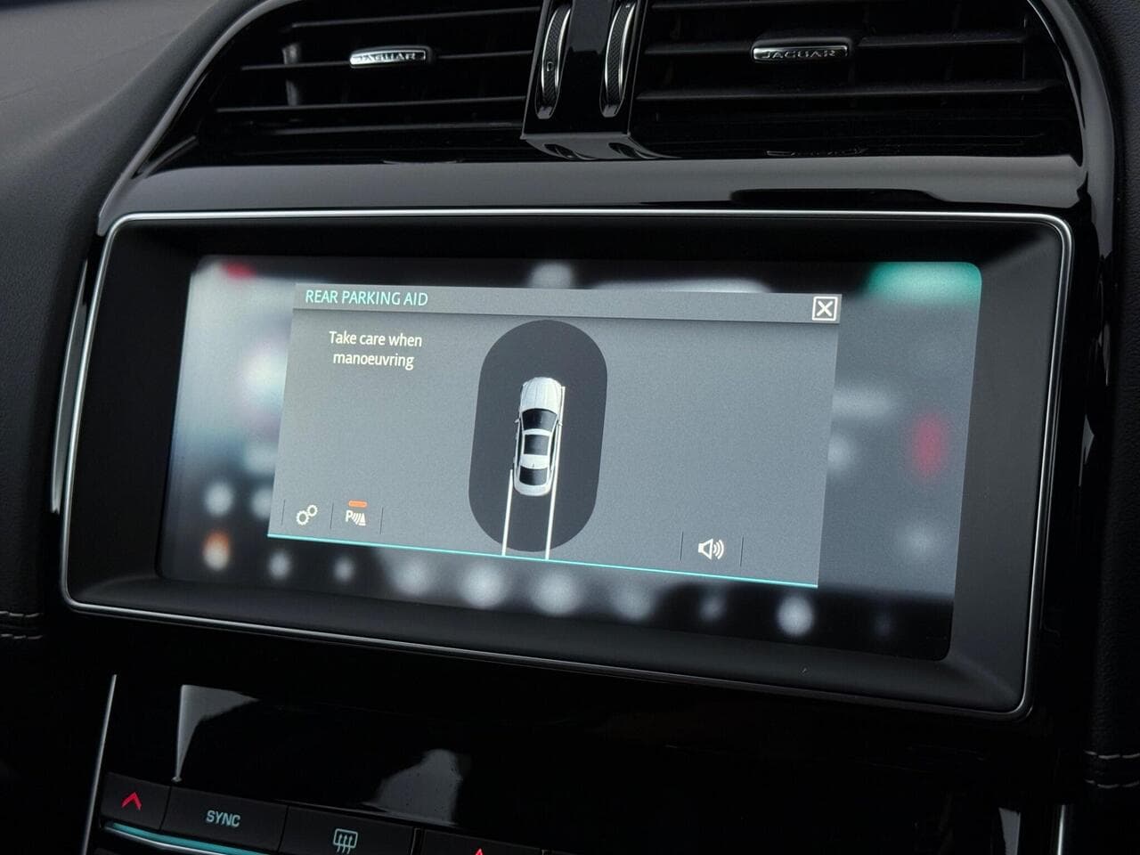 Jaguar XE thumbnail Infotainment System