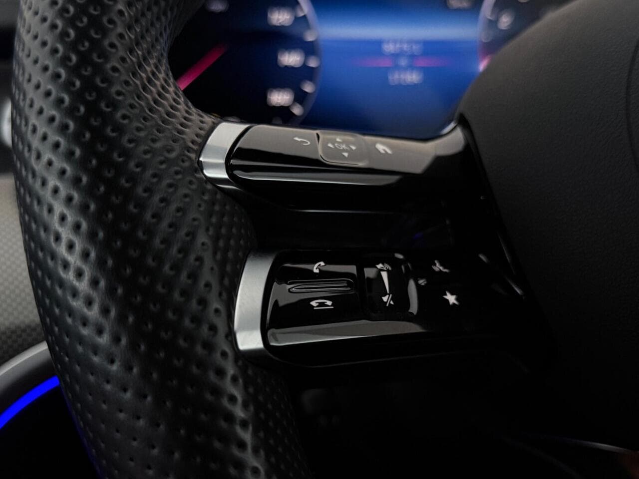 Mercedes-Benz C Class thumbnail Misc Controls