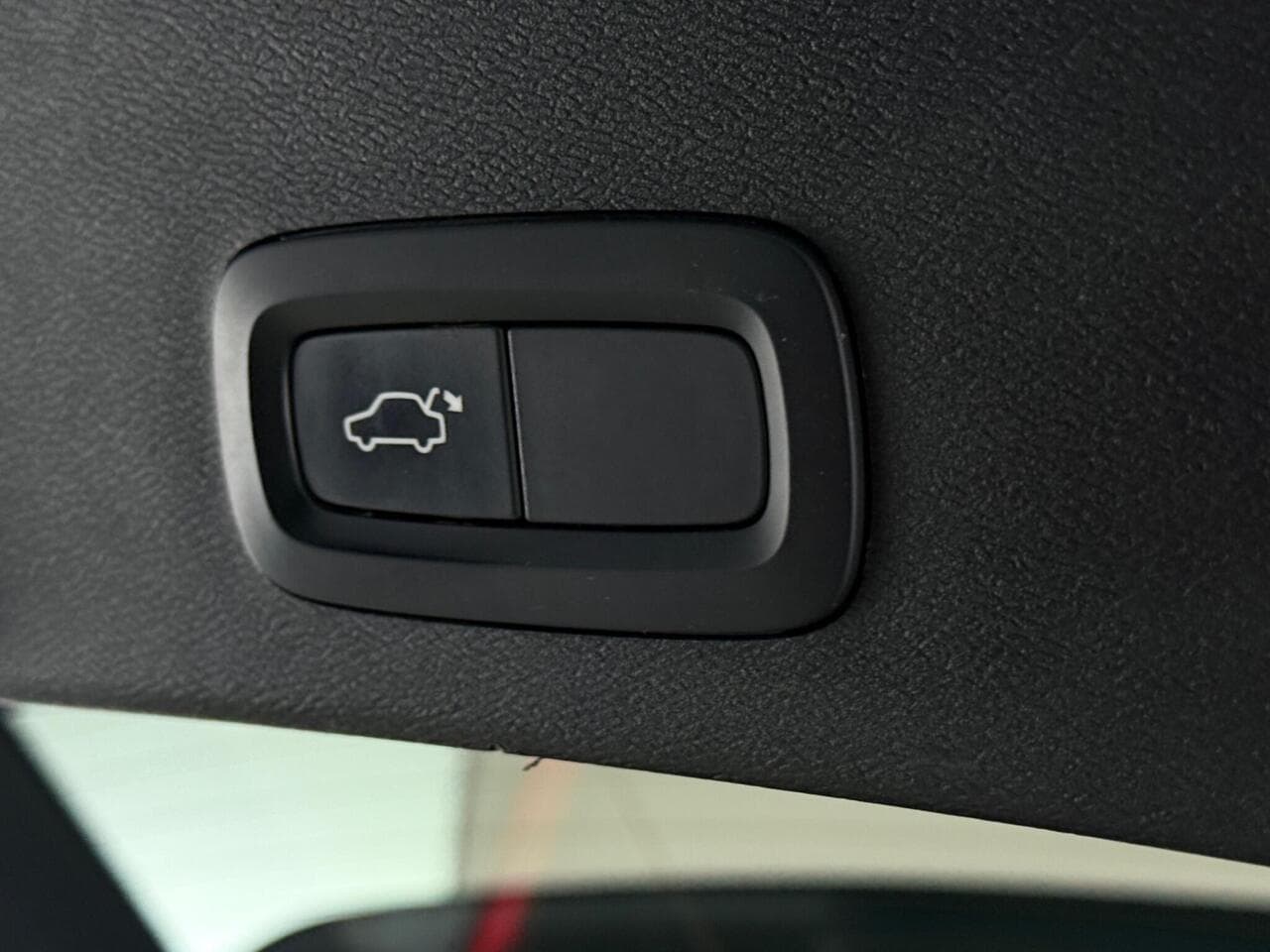 Volvo XC40 thumbnail Misc Controls