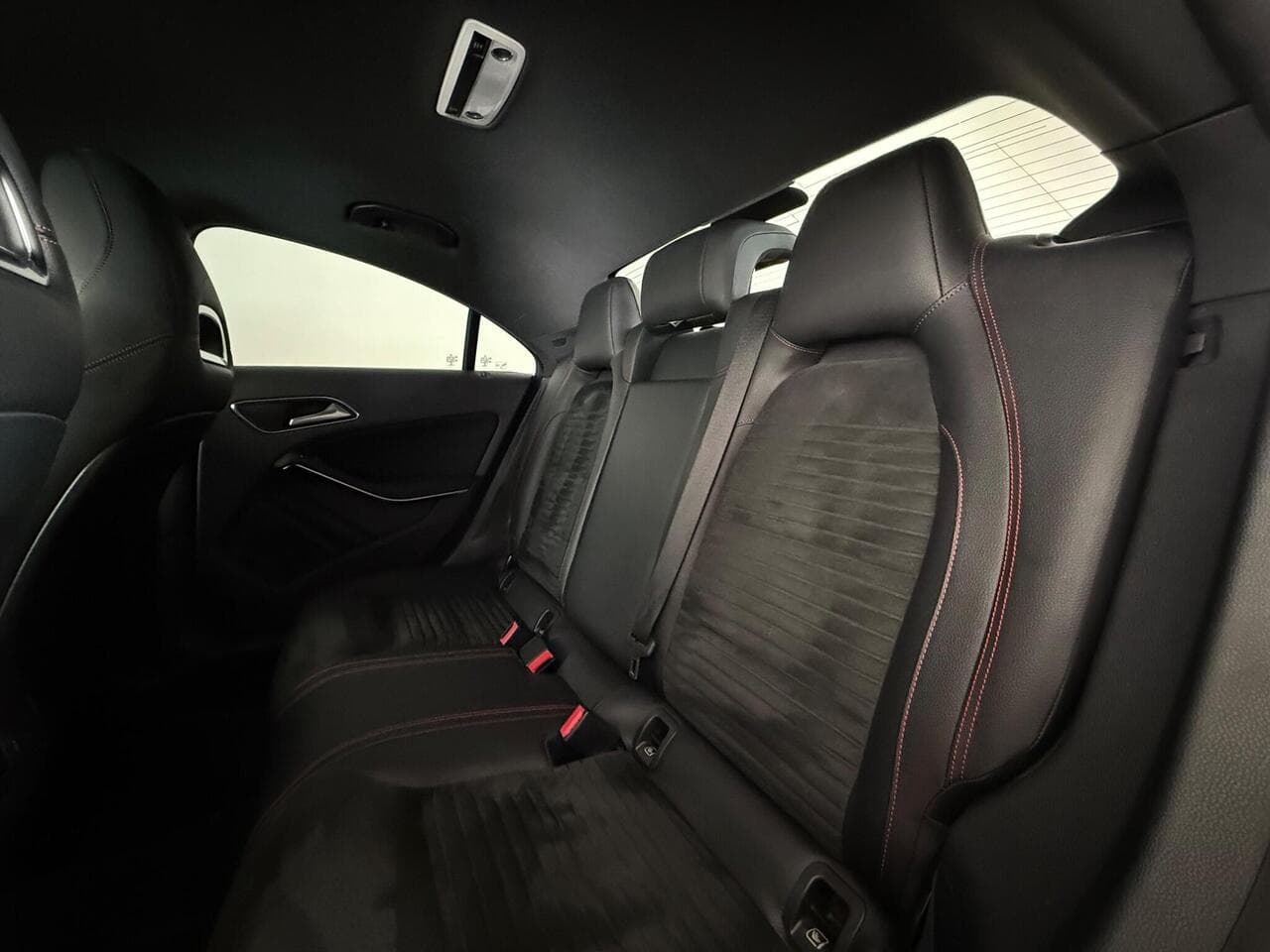 Mercedes-Benz CLA thumbnail Seats Rear