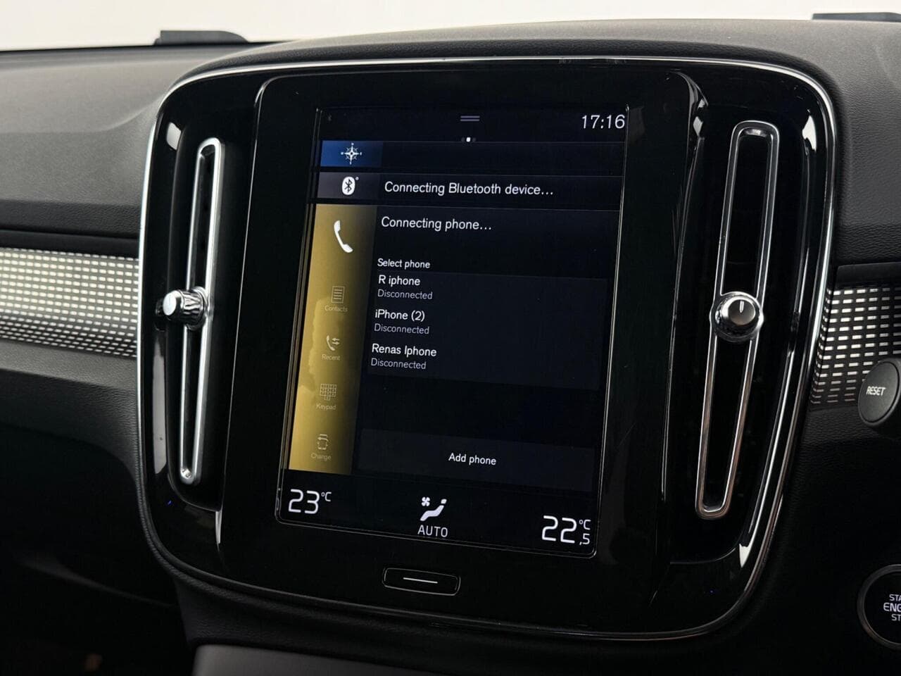 Volvo XC40 thumbnail Infotainment System