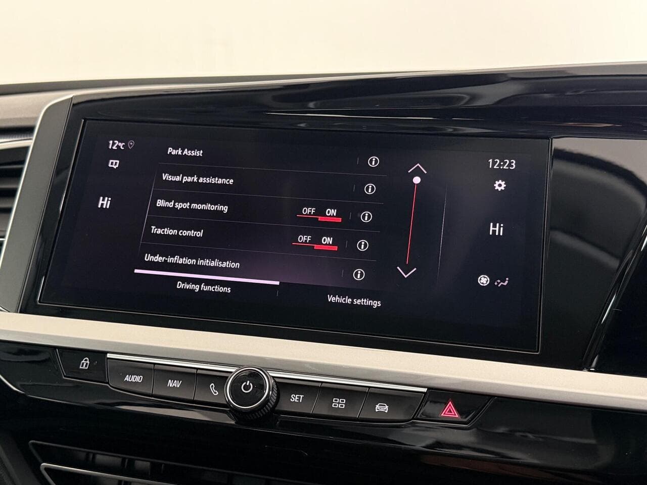 Vauxhall Grandland thumbnail Infotainment System