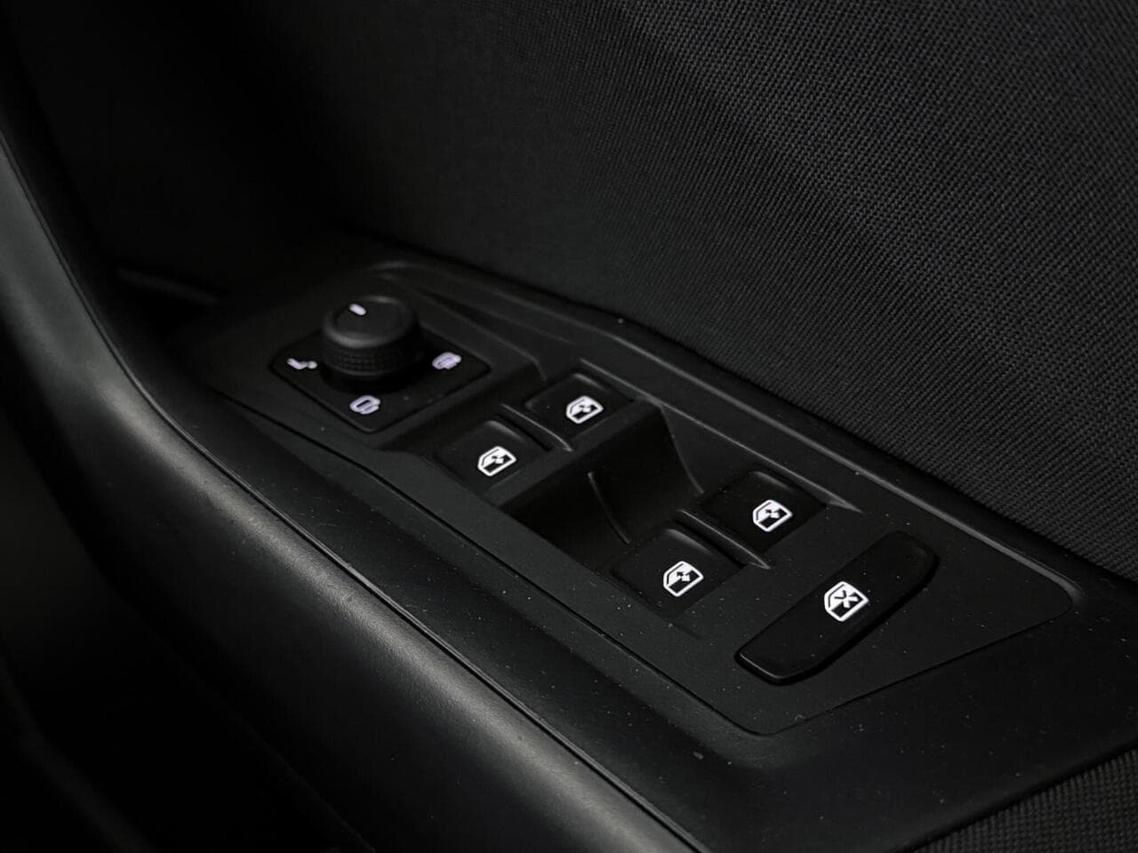 Volkswagen T-Roc thumbnail Misc Controls