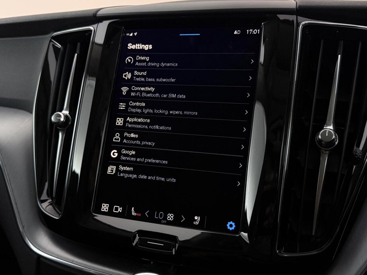 Volvo XC60 thumbnail Infotainment System