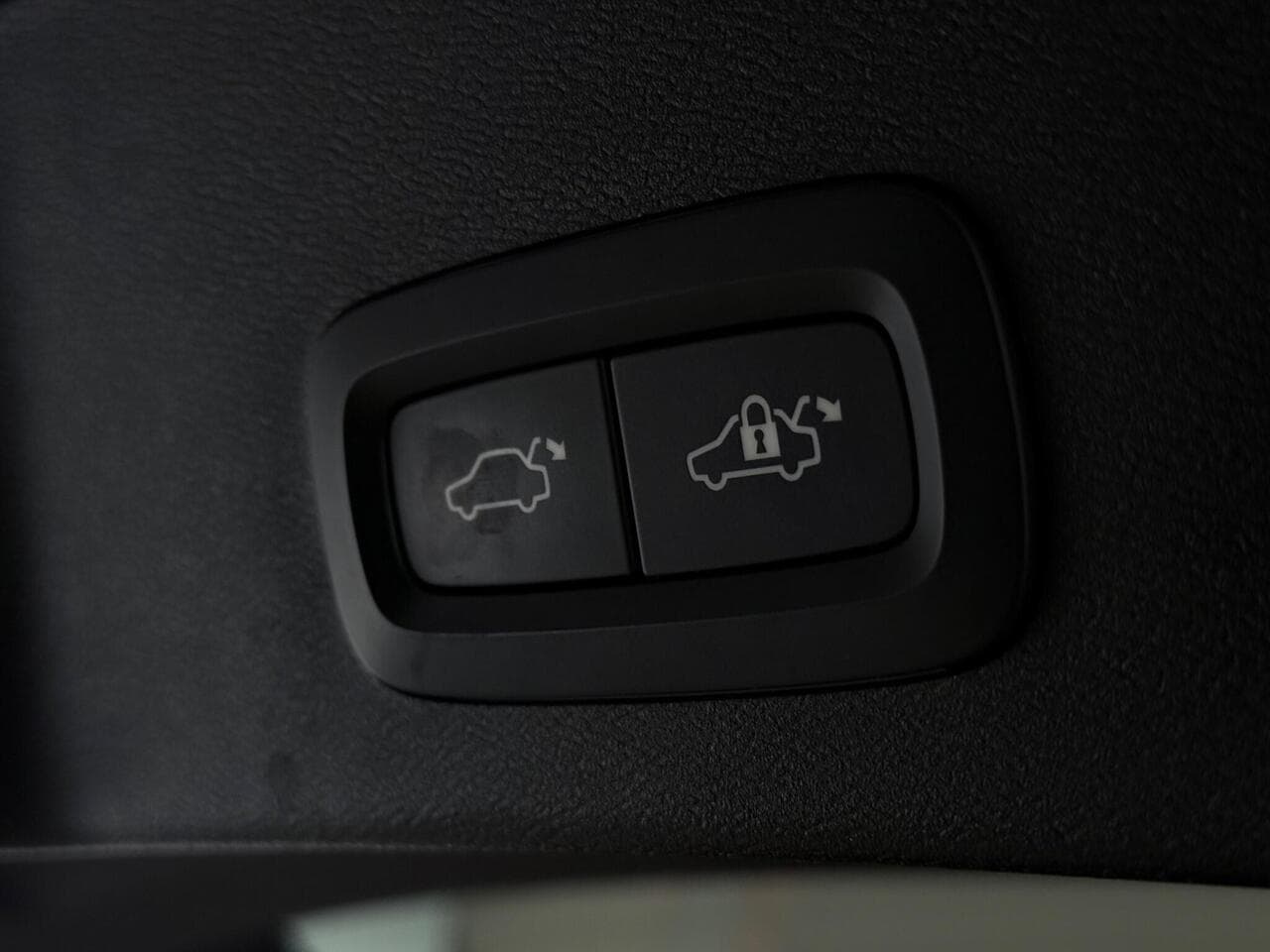 Volvo XC40 thumbnail Misc Controls