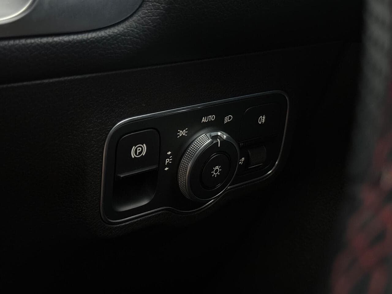 Mercedes-Benz GLB thumbnail Misc Controls