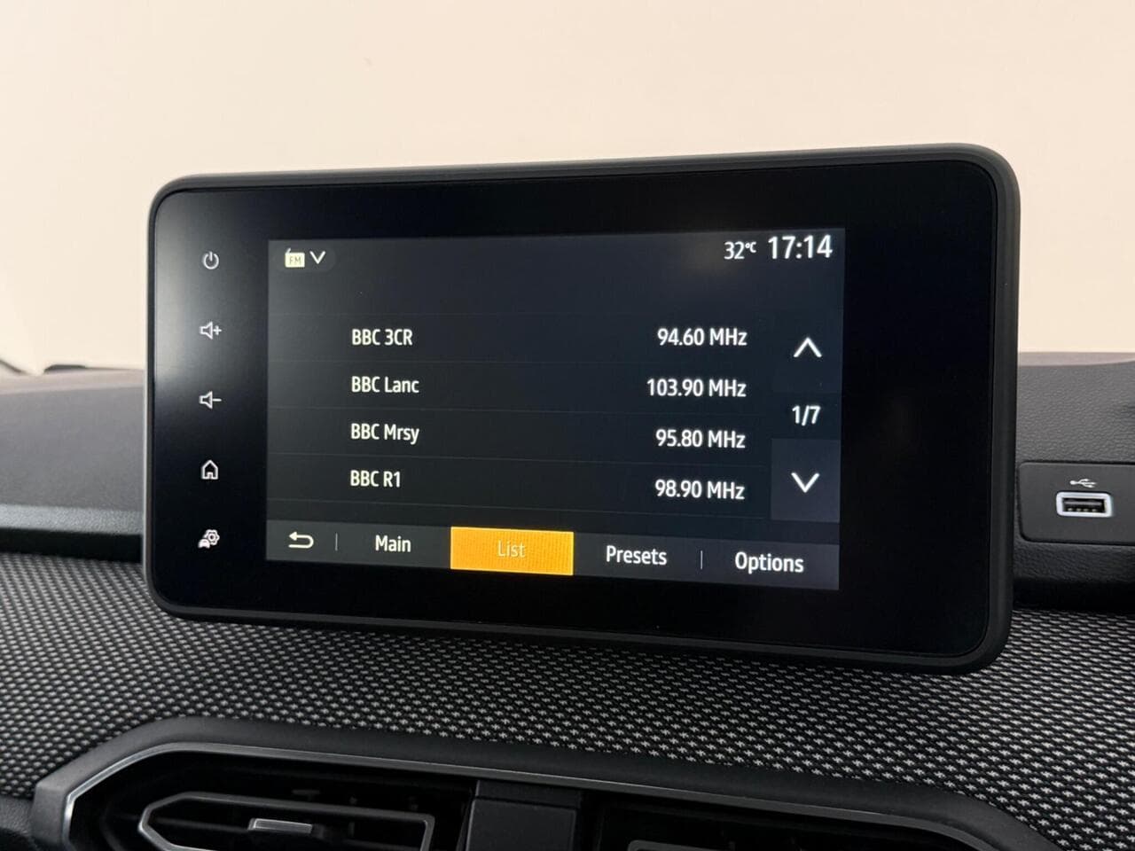 Dacia Sandero thumbnail Infotainment System