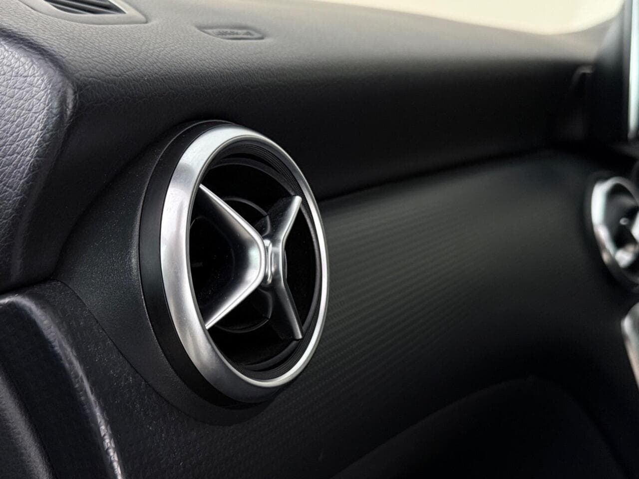 Mercedes-Benz A Class thumbnail Misc Controls