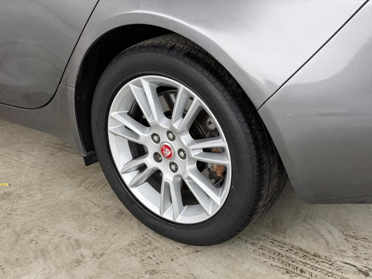 Jaguar XE thumbnail Wheel