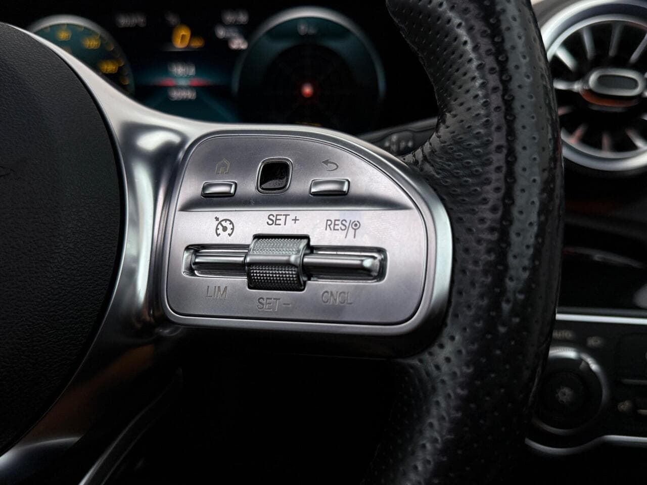 Mercedes-Benz CLA thumbnail Misc Controls