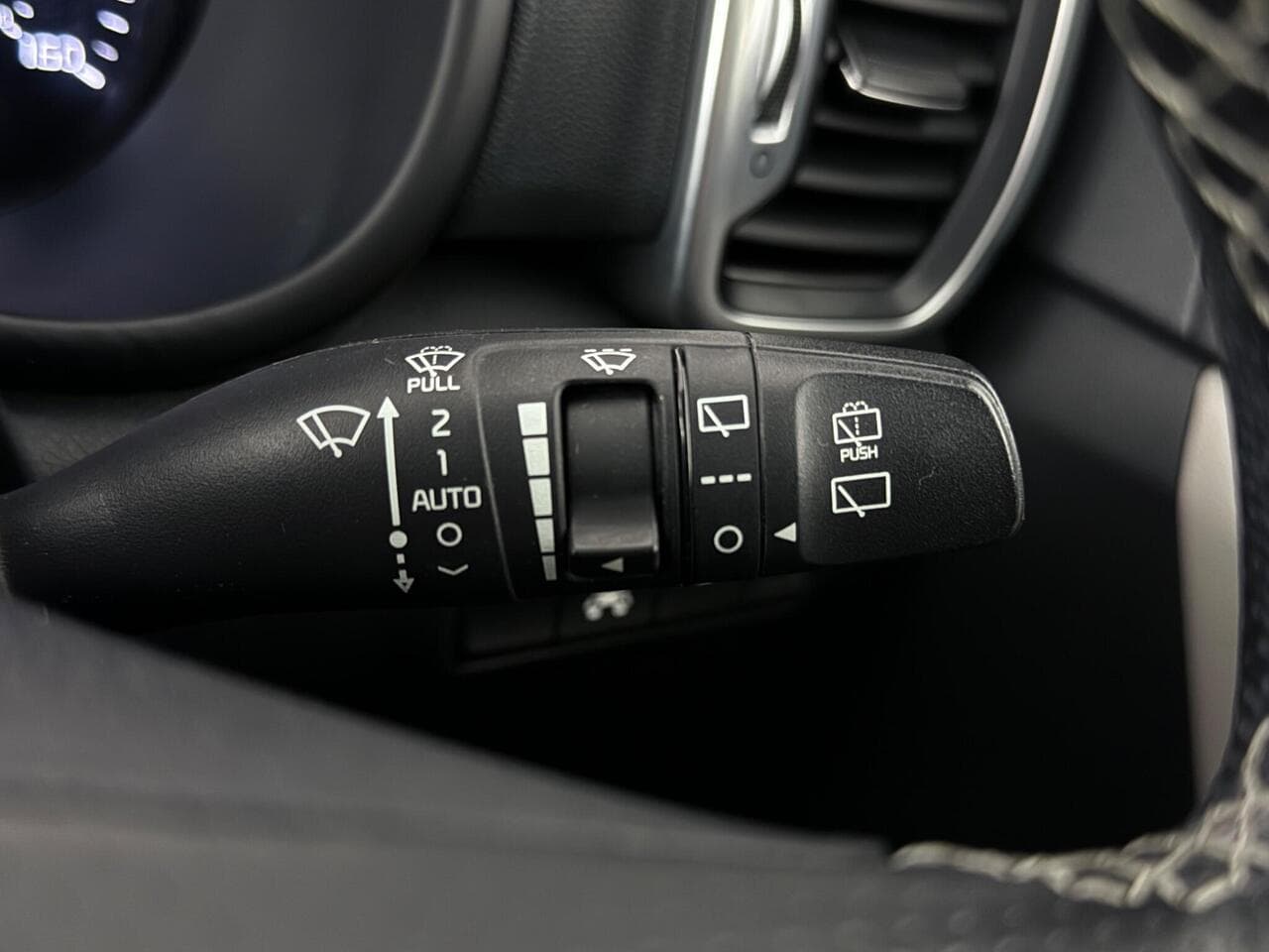 Kia Sportage thumbnail Misc Controls