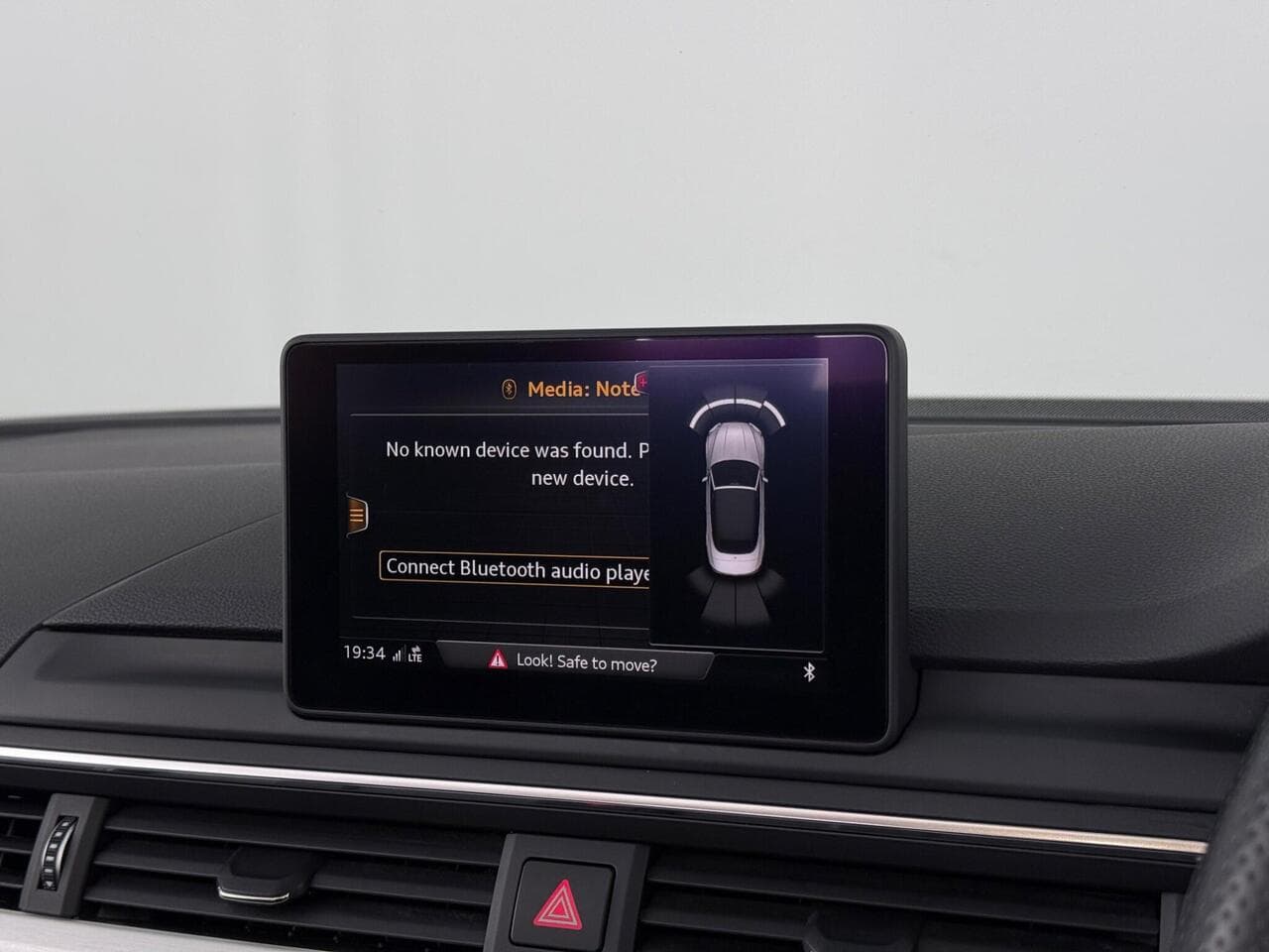Audi A5 Cabriolet thumbnail Infotainment System