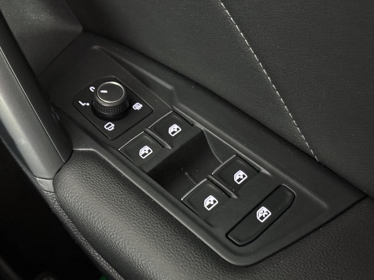 Volkswagen Tiguan thumbnail Misc Controls