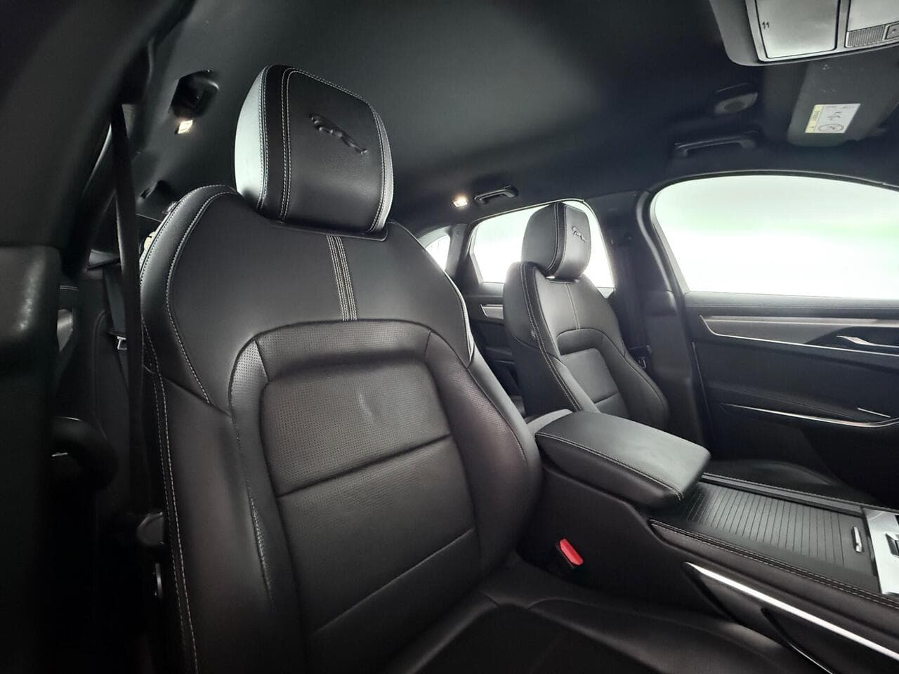 Jaguar F-PACE thumbnail Seat Driver