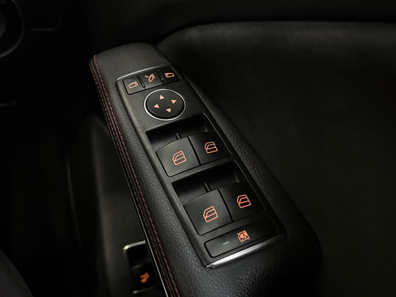 Mercedes-Benz GLA thumbnail Misc Controls