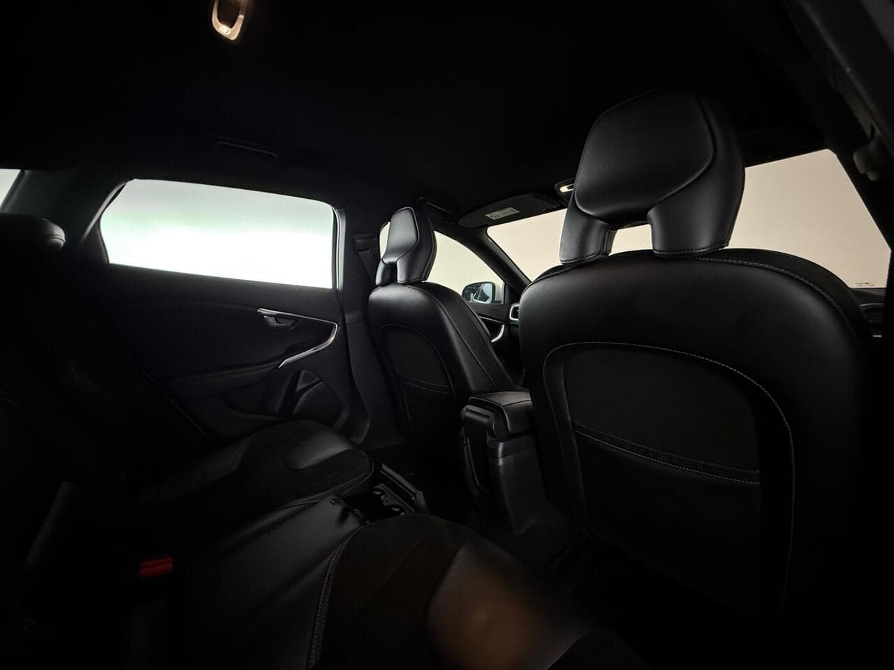 Volvo V40 thumbnail Seats Rear