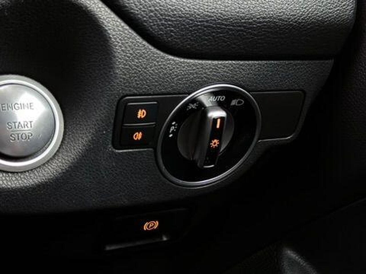 Mercedes-Benz GLA thumbnail Misc Controls