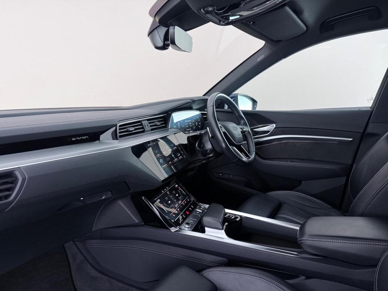 Audi e-tron thumbnail Interior Front