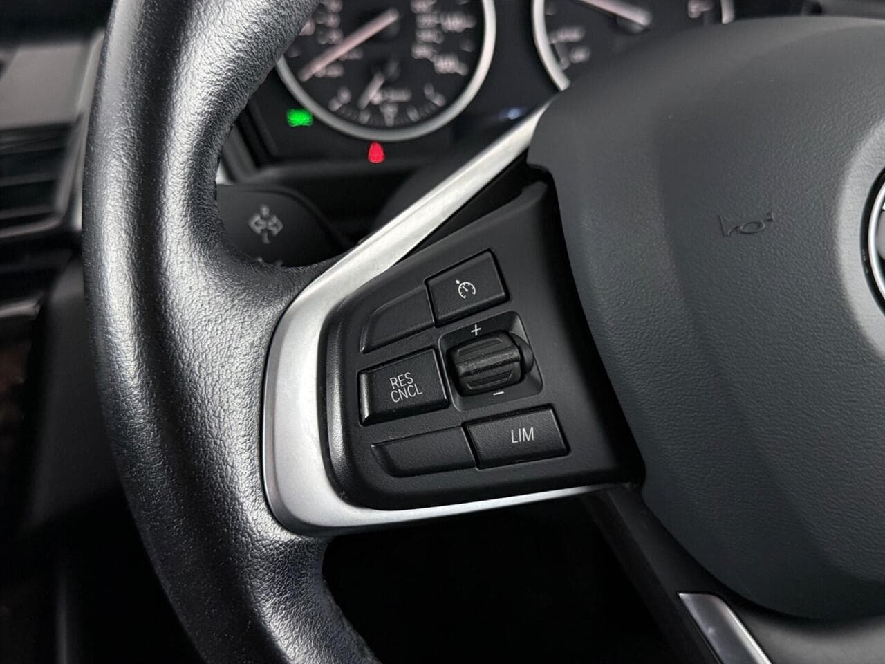 BMW 2 Series Active Tourer thumbnail Misc Controls