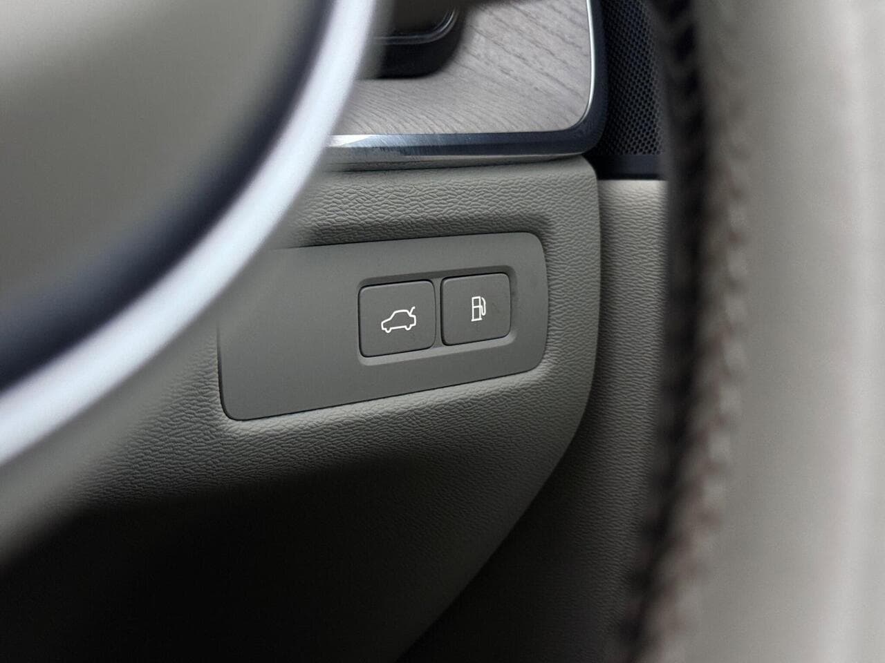 Volvo XC60 thumbnail Misc Controls