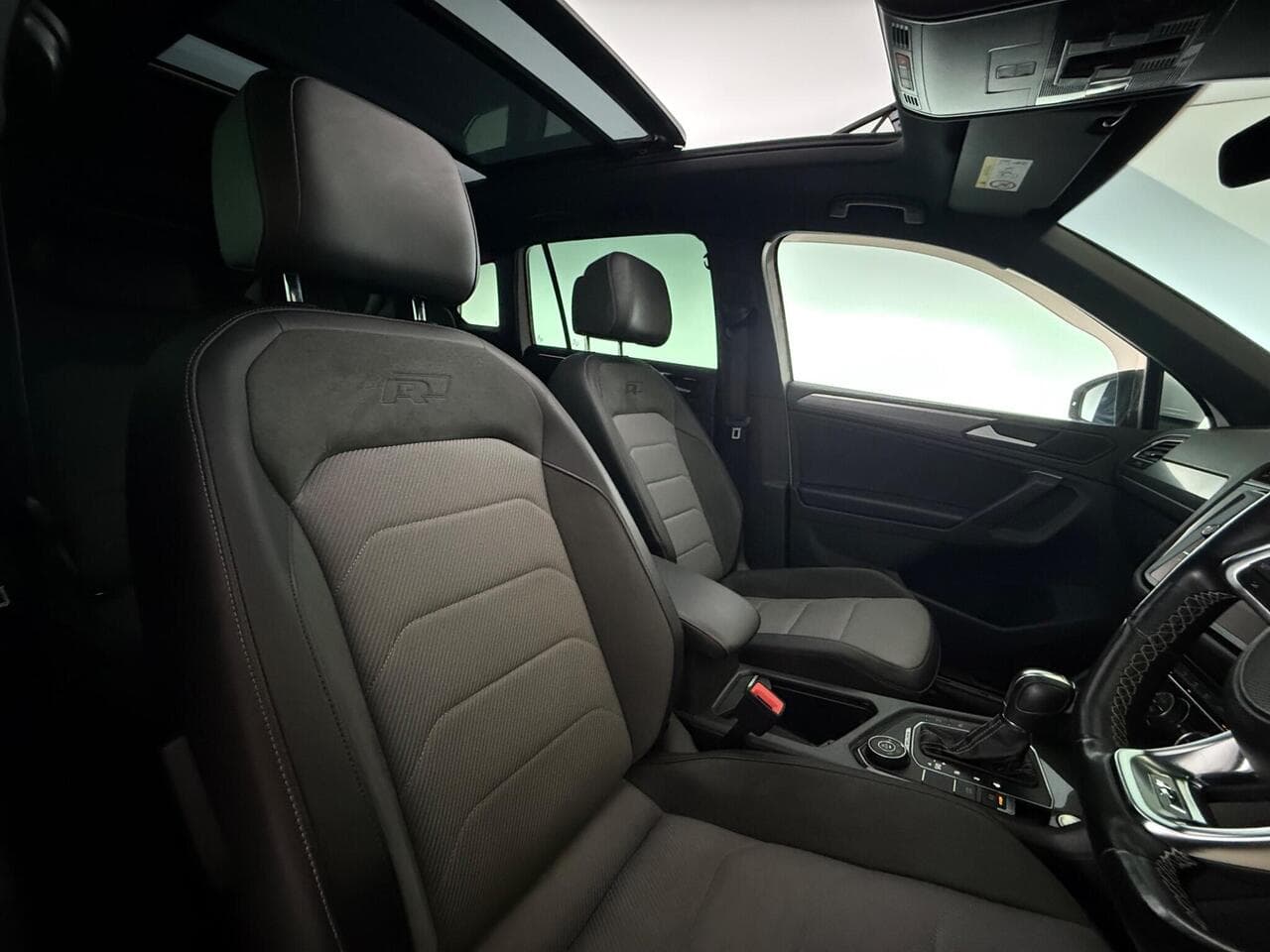 Volkswagen Tiguan thumbnail Seat Driver