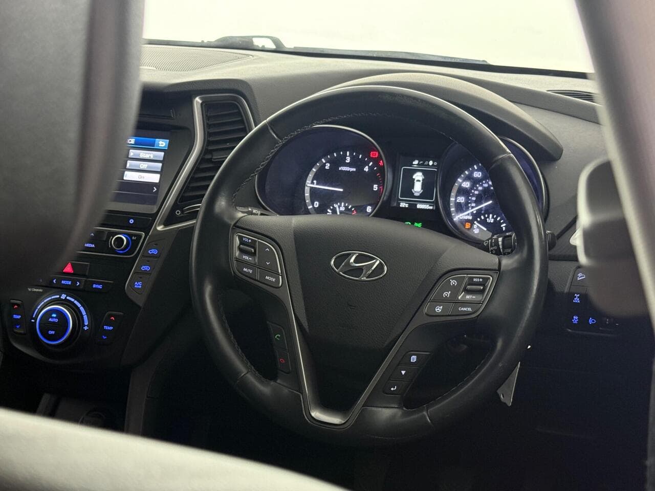 Hyundai Santa Fe thumbnail Steering Wheel