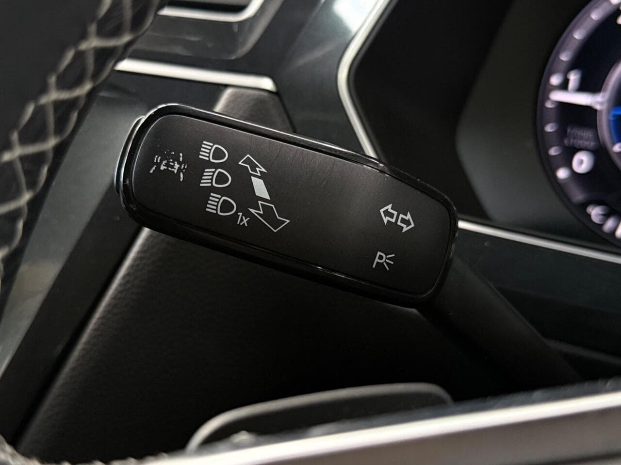 Volkswagen Tiguan thumbnail Misc Controls