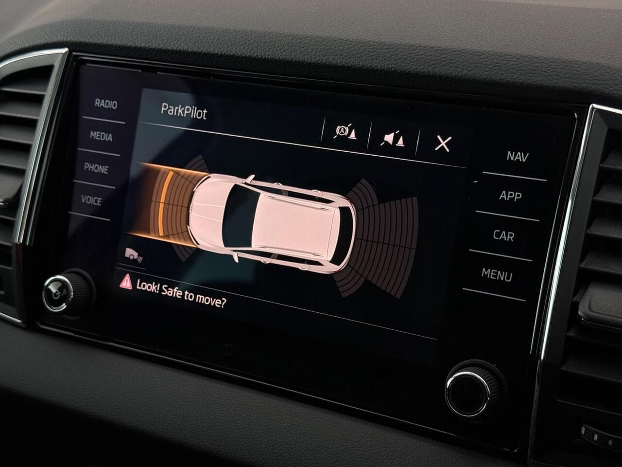 Skoda Karoq thumbnail Infotainment System