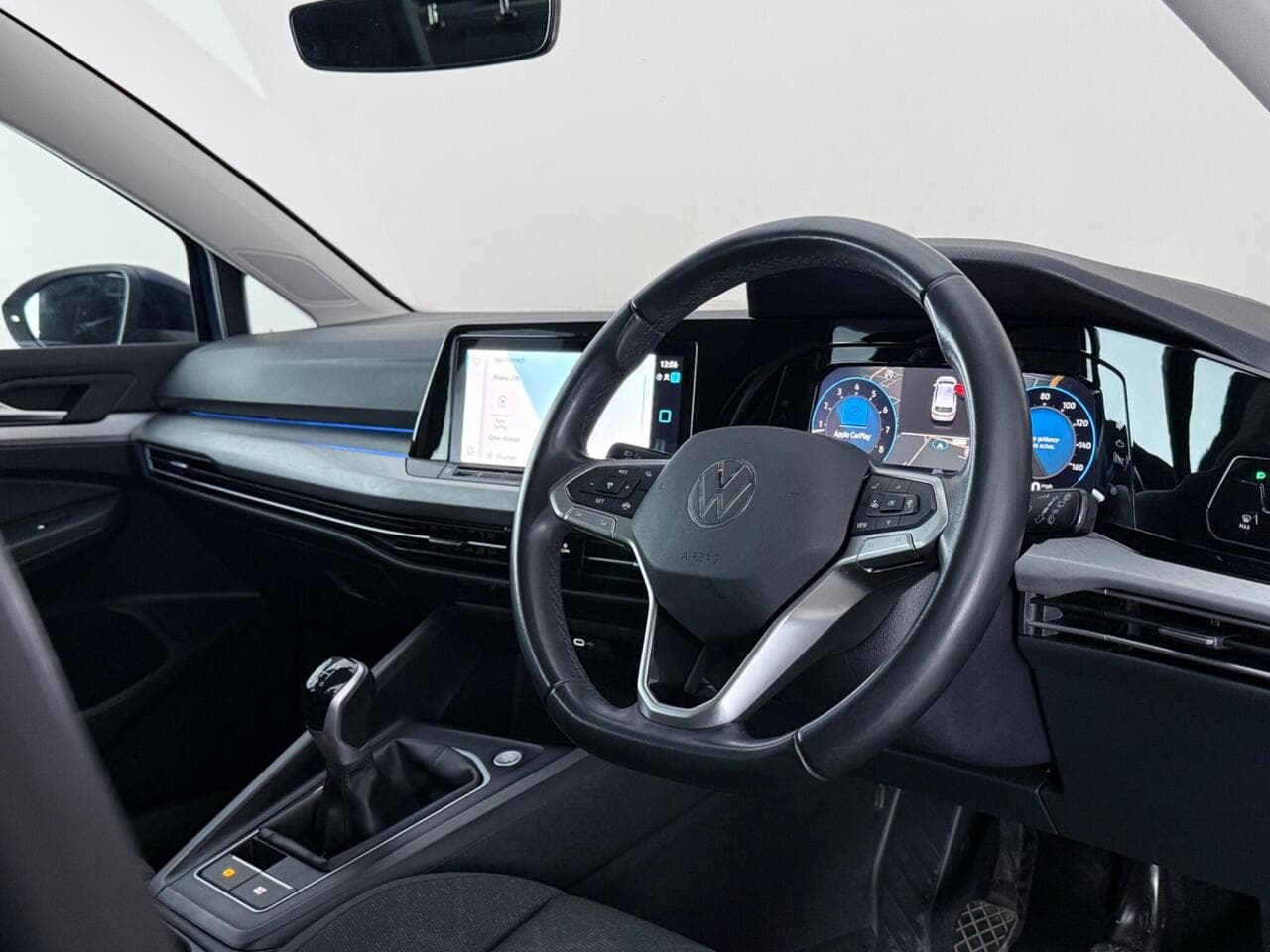 Volkswagen Golf thumbnail Interior Front