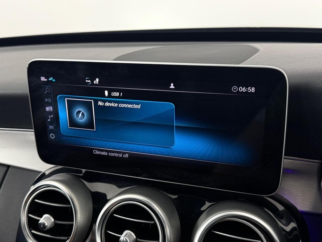 Mercedes-Benz C Class thumbnail Infotainment System