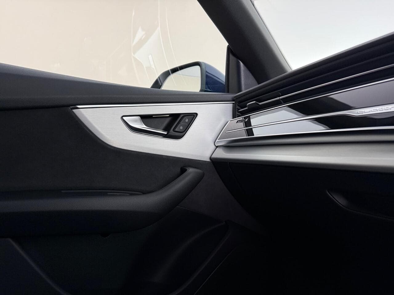 Audi Q8 thumbnail Interior Front