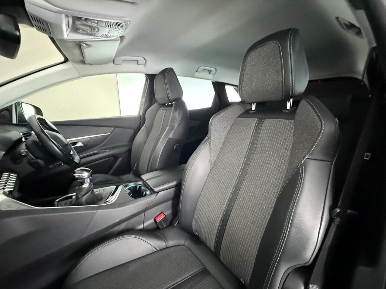 Peugeot 3008 thumbnail Seat Front Passenger