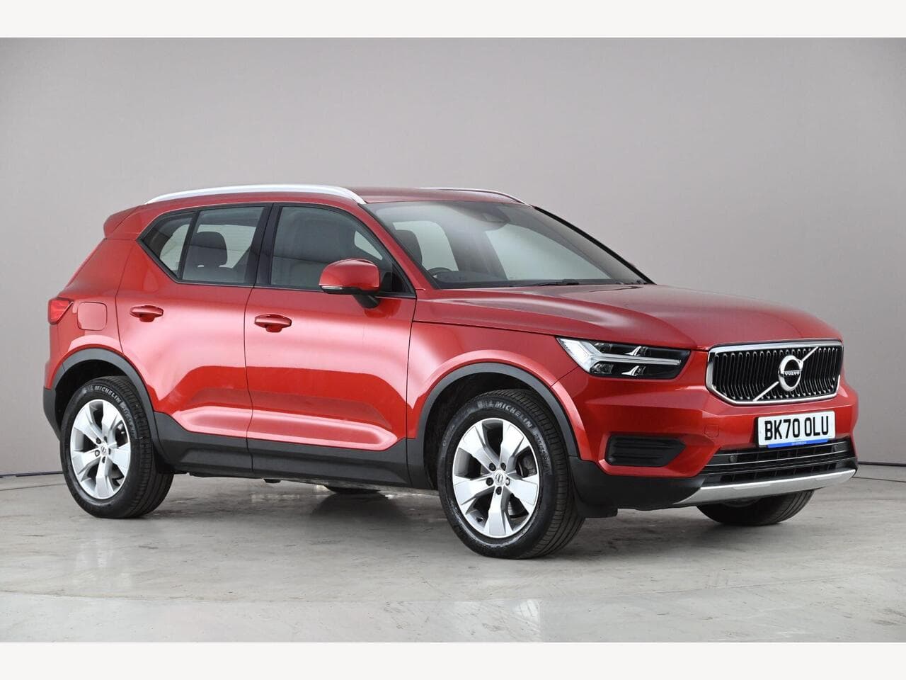 Volvo XC40 - Volvo XC40 2.0 B4 MHEV Momentum Auto Euro 6 (s/s) 5dr