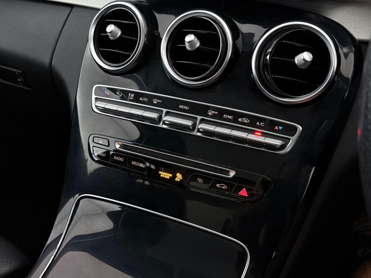Mercedes-Benz C Class thumbnail Interior Front