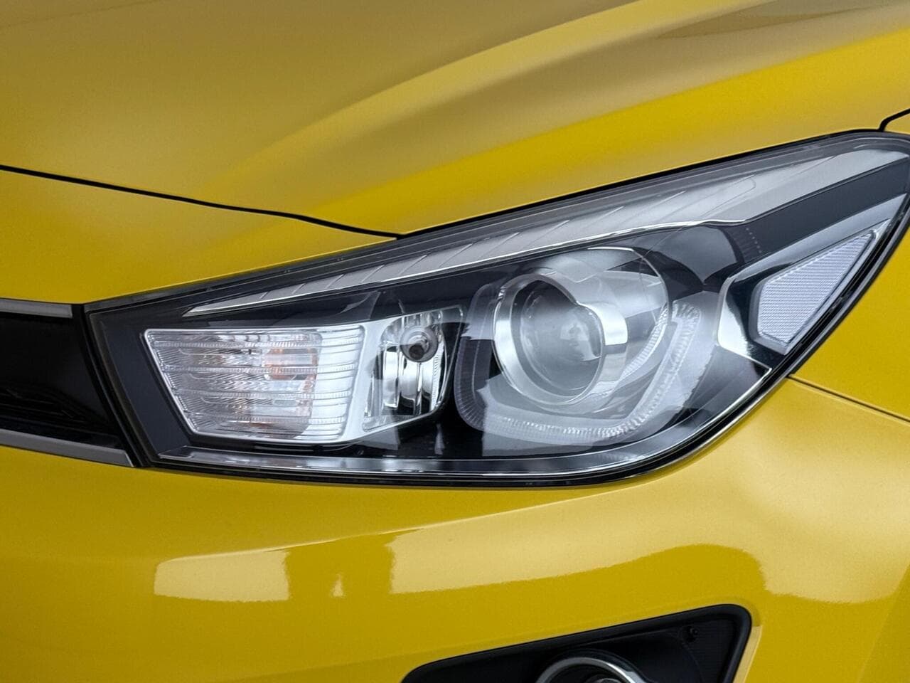 Kia Rio thumbnail Lights Front