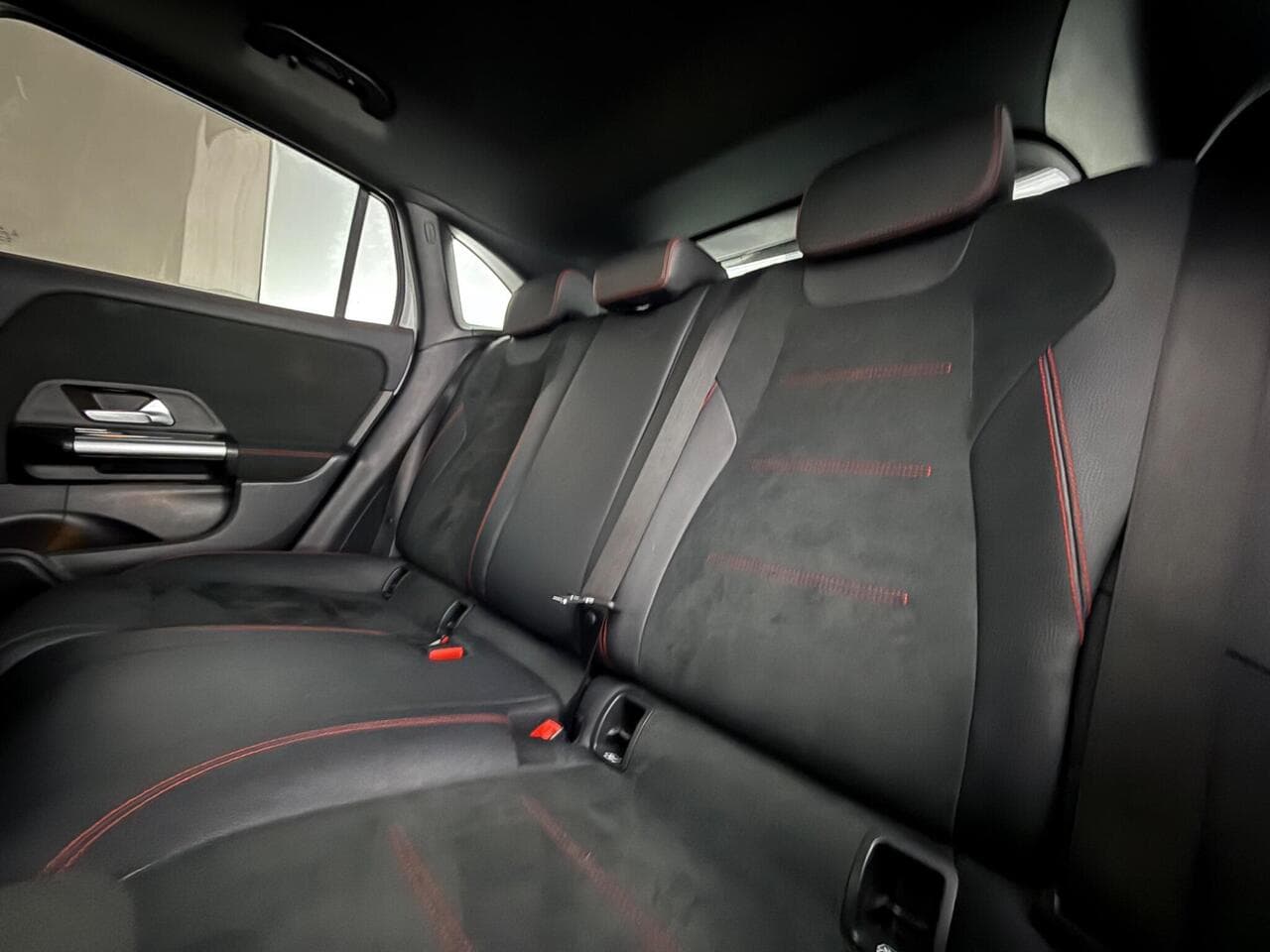 Mercedes-Benz GLA thumbnail Seats Rear