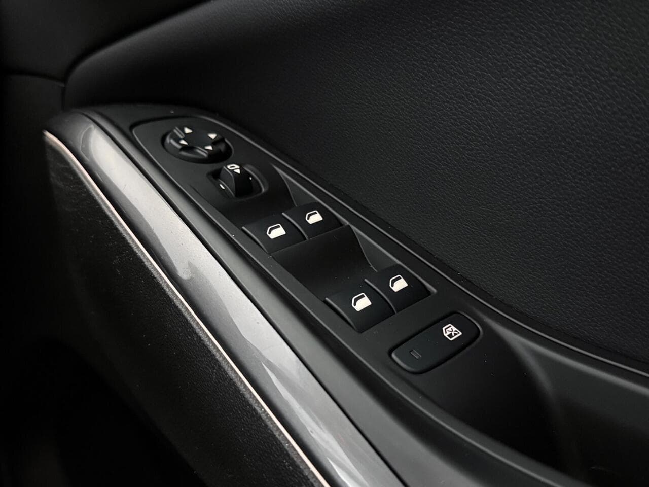 Vauxhall Grandland X thumbnail Misc Controls