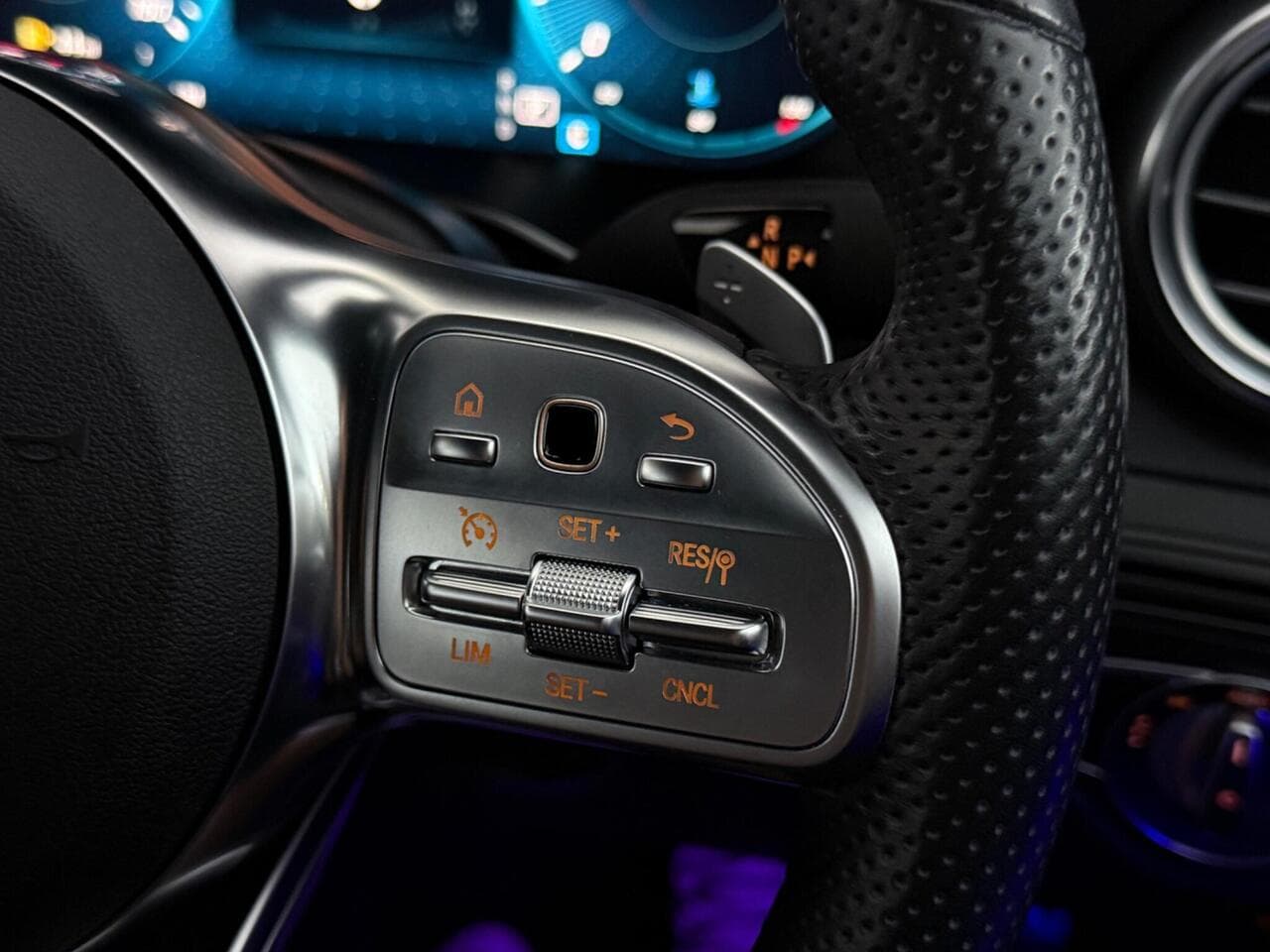 Mercedes-Benz GLC thumbnail Misc Controls