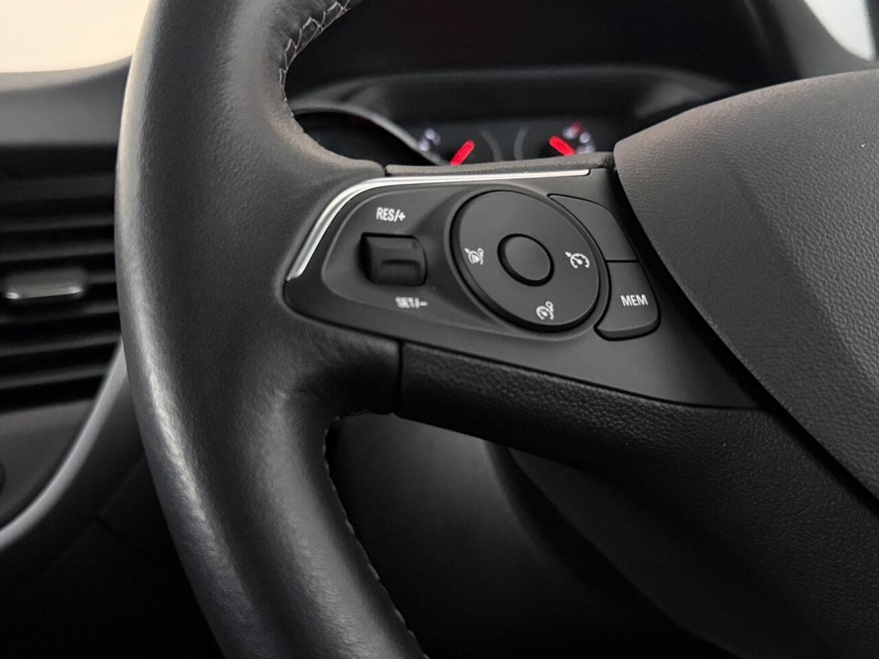 Vauxhall Crossland thumbnail Misc Controls