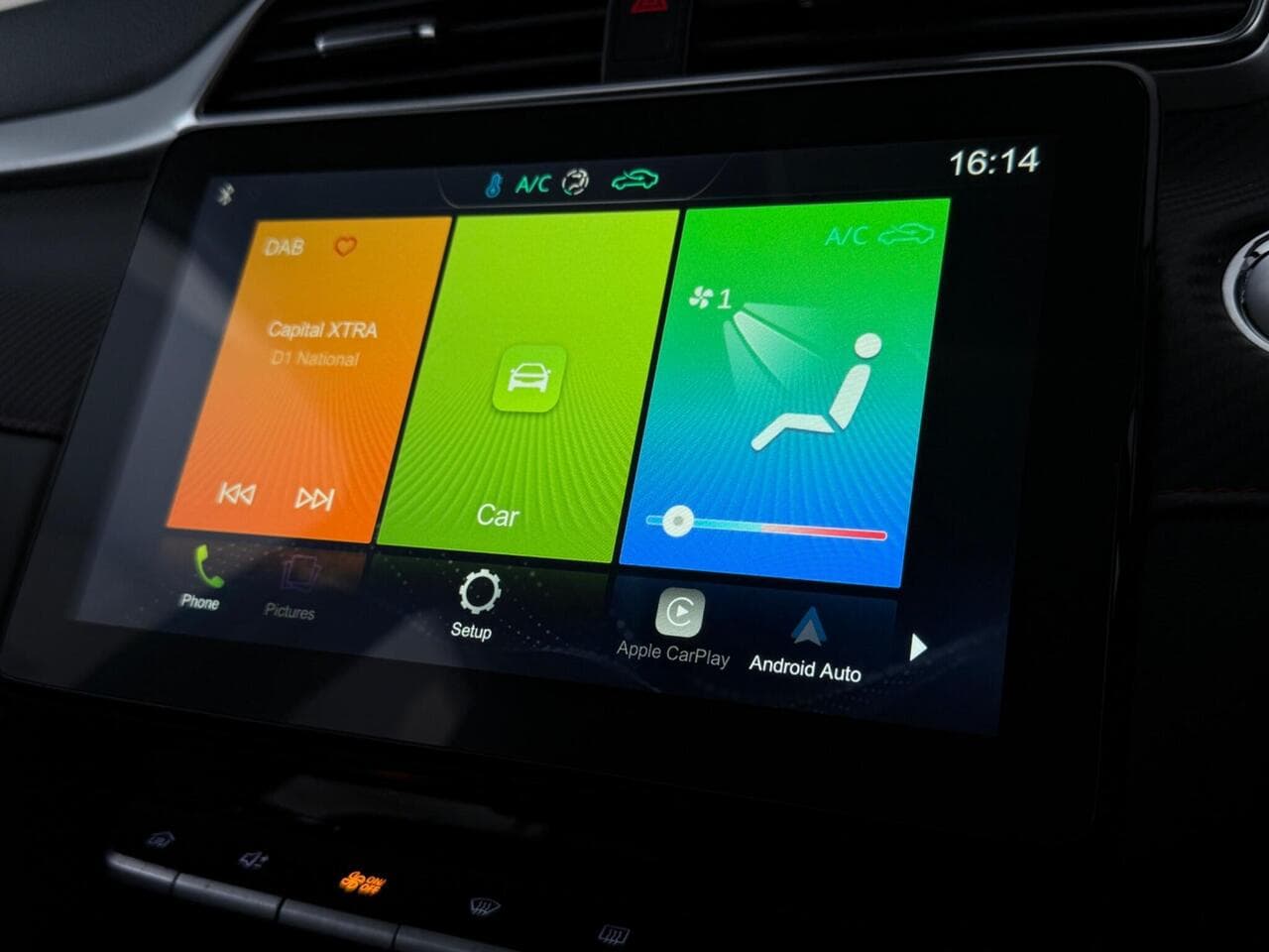 MG MG ZS thumbnail Infotainment System