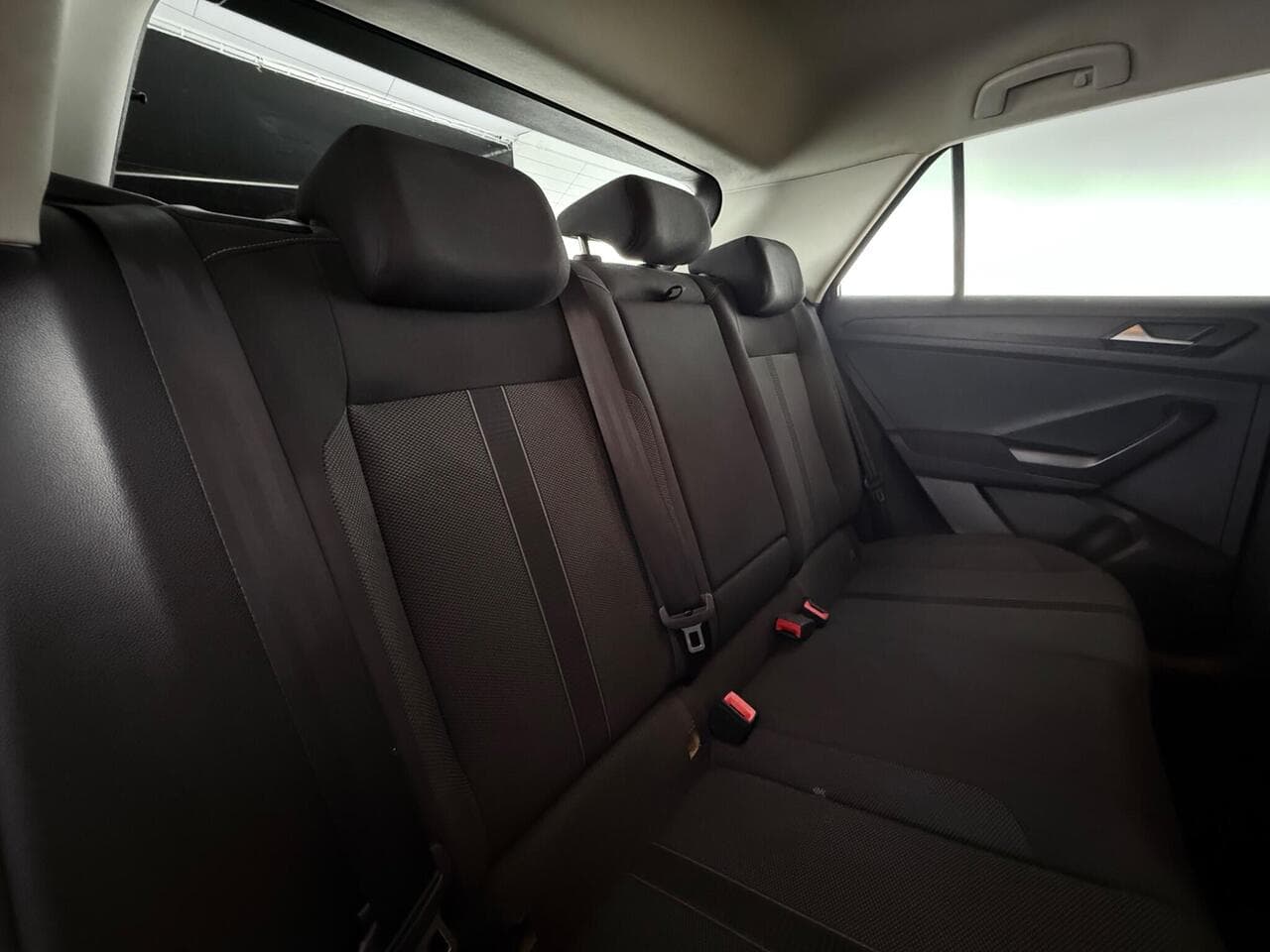 Volkswagen T-Roc thumbnail Seats Rear