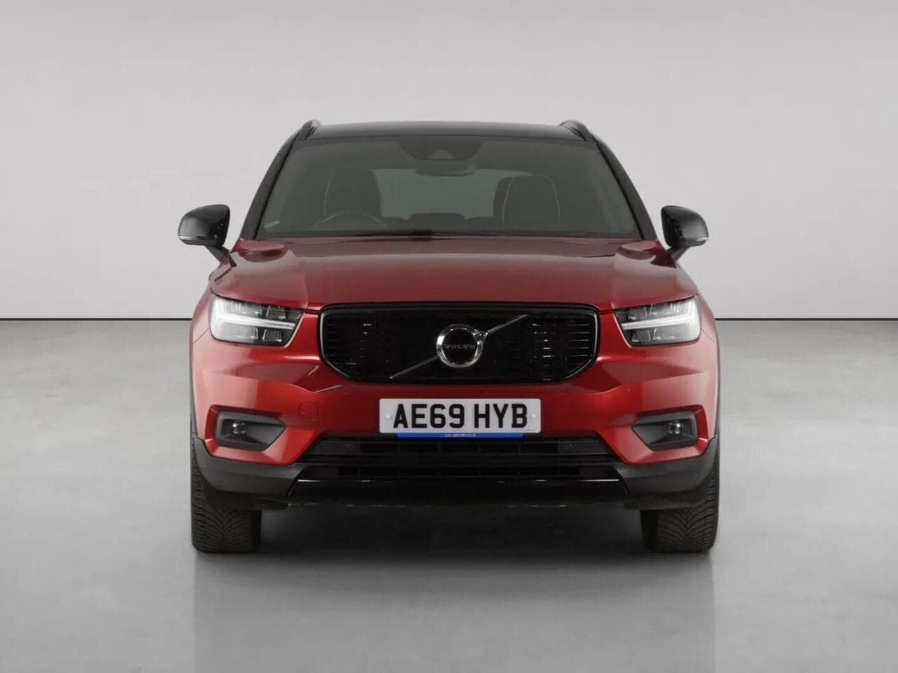 Volvo XC40 thumbnail Front