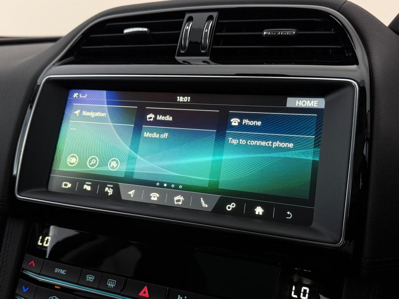 Jaguar F-PACE thumbnail Infotainment System