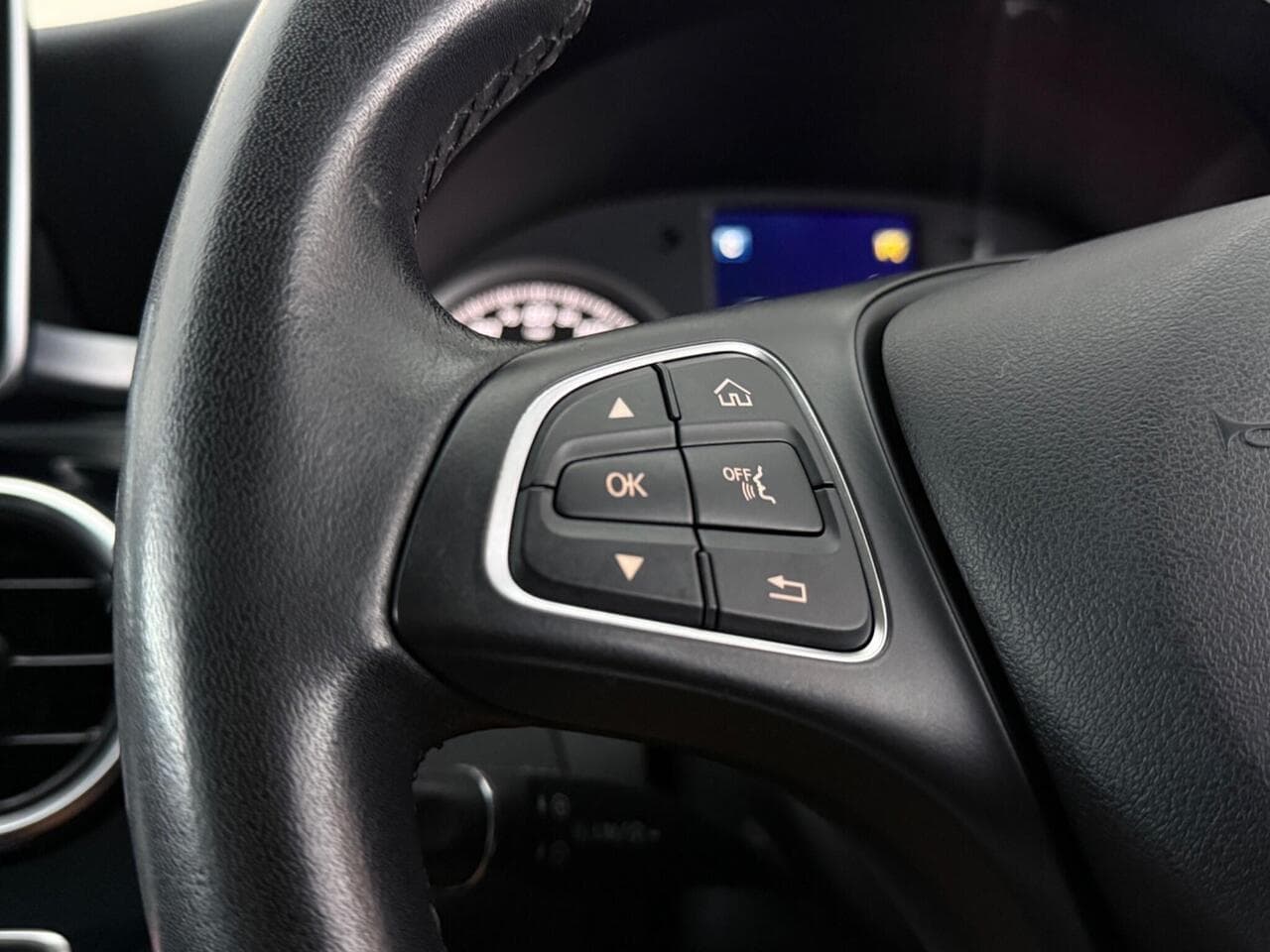 Mercedes-Benz C Class thumbnail Misc Controls