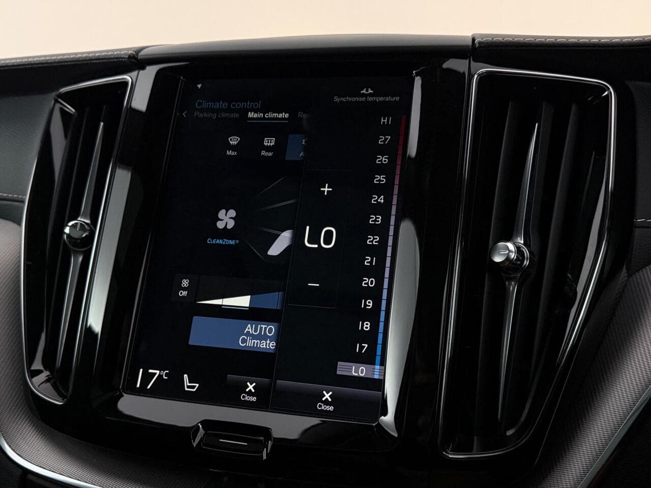 Volvo XC60 thumbnail Infotainment System